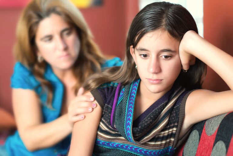 Causas de suicidio chicas adolescentes